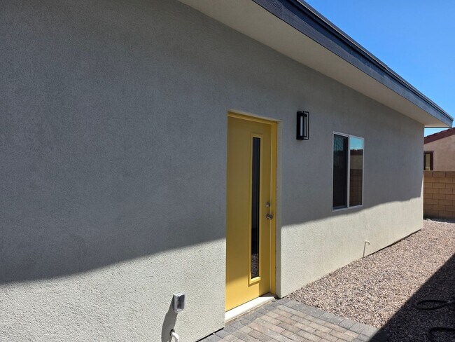 Building Photo - 370 Riverfront Dr