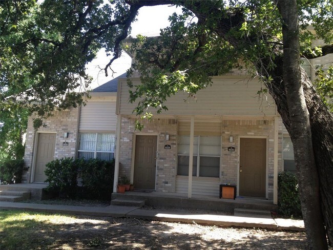 Building Photo - 922 C Spring Loop