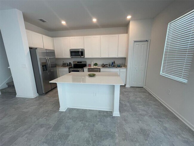 Building Photo - 3125 Laurent Lp