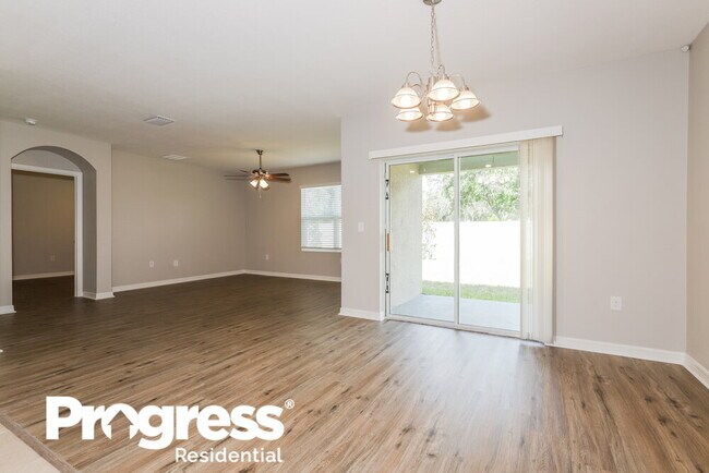 Building Photo - 16471 Little Garden Dr