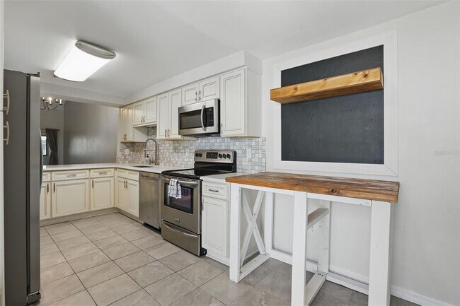 Foto del edificio - 449 Meadowood Blvd