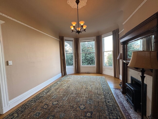 Foto del edificio - Elegant and Remodeled 3BR Victorian Flat n...