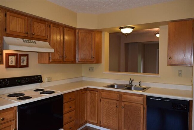 Foto del edificio - 1249 Meadowbrook Dr