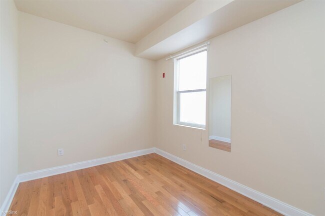 Foto del edificio - 3 br, 2 bath Triplex - 1842 N 17TH ST Unit C
