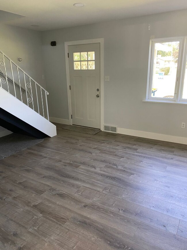 Building Photo - Shenango Twp School District-Town Home