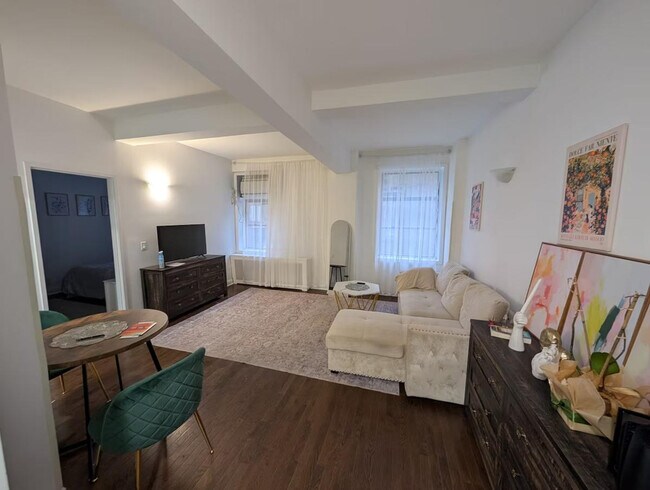 Foto del edificio - 221 E 50th St