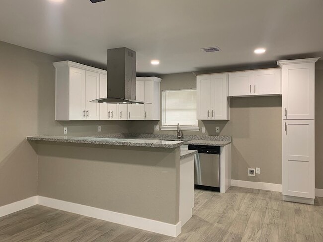 Building Photo - 231 Acker St