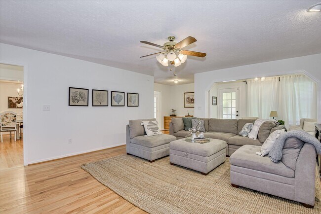 Foto del edificio - 869 Hickory Ridge Rd