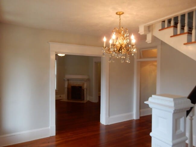 Building Photo - Spacious 3 BR home in Old SW, close to YMC...
