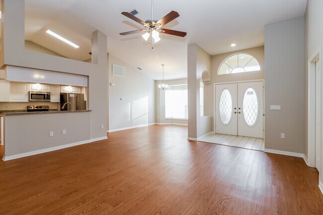 Foto del edificio - 4230 St Ives Blvd