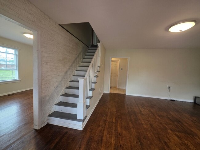 Building Photo - 108 Anderson St