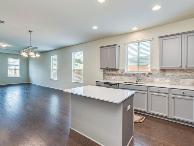 Building Photo - 504 Saturnia Dr