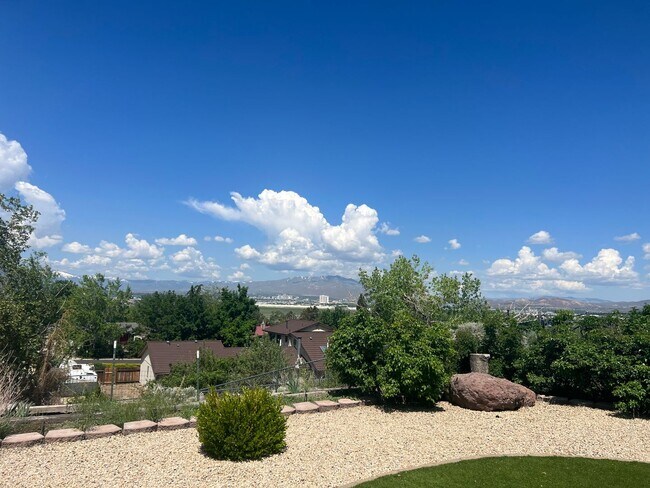 Foto del edificio - Coming Soon - Spacious Fully Remodeled and Upgraded Hidden Valley Home