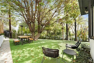 Building Photo - 2822 1/4 Waverly Drive Unit