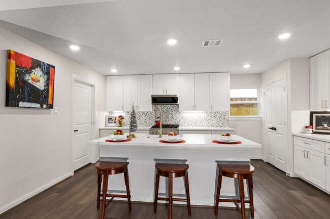 Building Photo - 6115 Lymbar Dr