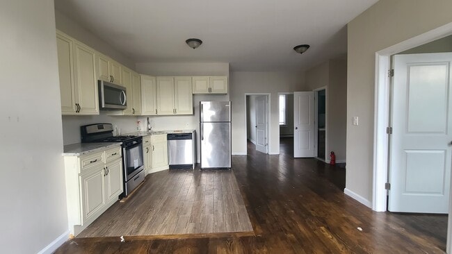 Building Photo - 166 Armstrong Ave