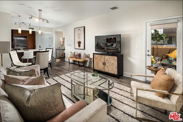 Foto del edificio - 1714 N McCadden Pl