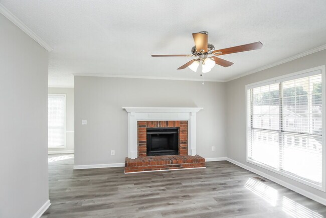 Foto del edificio - 2405 Glynn Oaks Ct SW