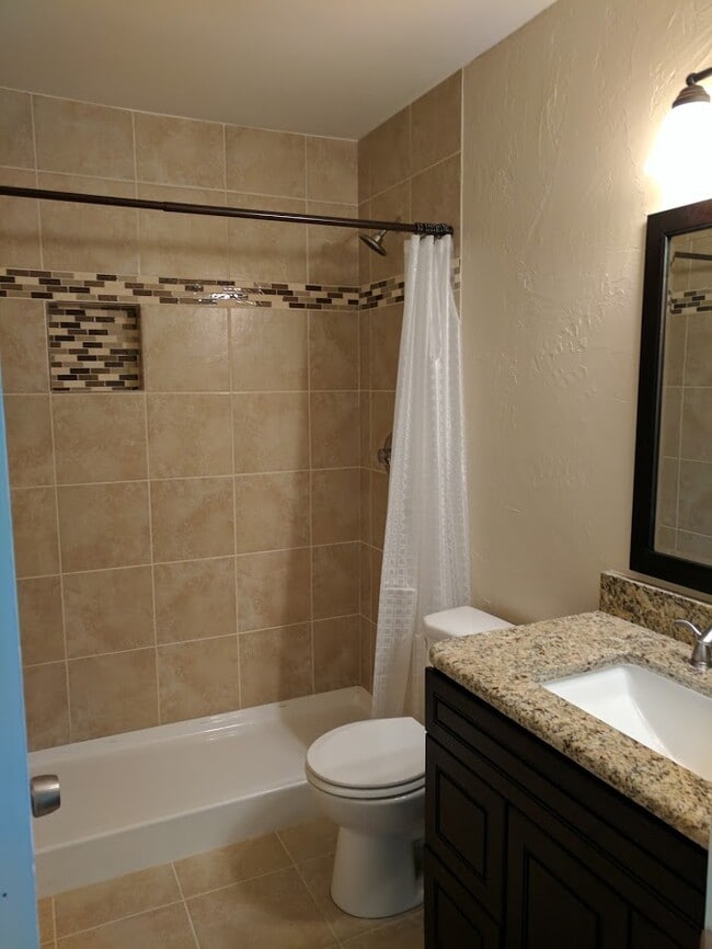 Master bathroom - 2227 Ridgedale Drive