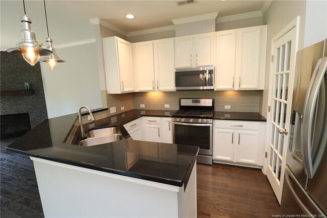 Foto del edificio - 689 Wickham Ridge Rd