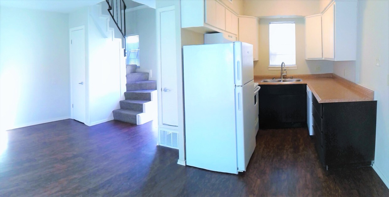 Primary Photo - 240 E 15th St