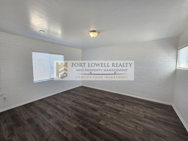 Photo - 3049-3051 E Proctor Vista Apartment