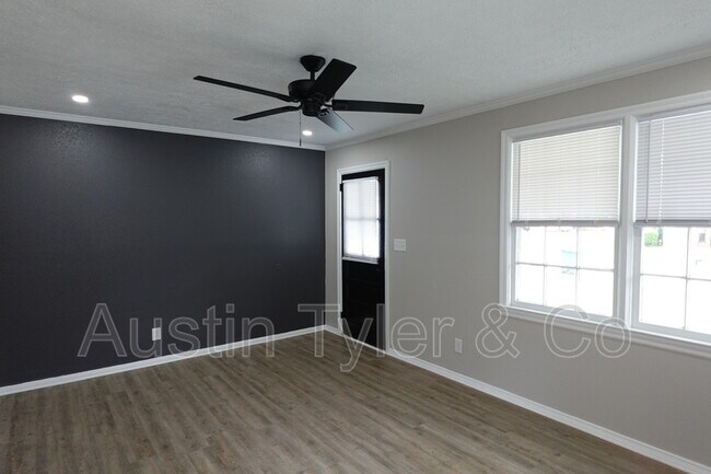 Foto del edificio - 4351 Kelly Ave