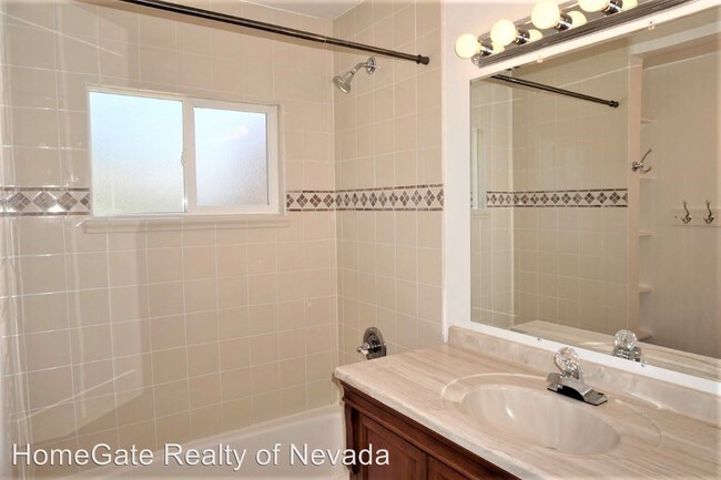 Building Photo - 3 br, 1 bath House - 14 E O Street