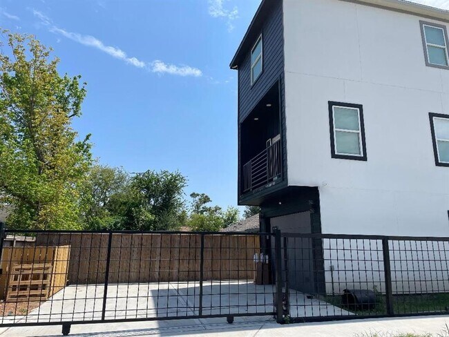 Foto del edificio - 201 E 37th St