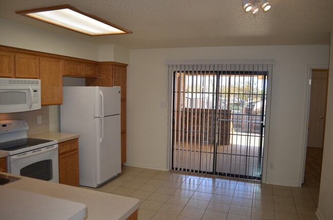 Foto del edificio - 910 Rebecca Ln