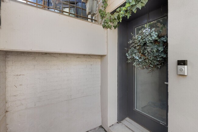 Foto del edificio - 1453 Girard St NW