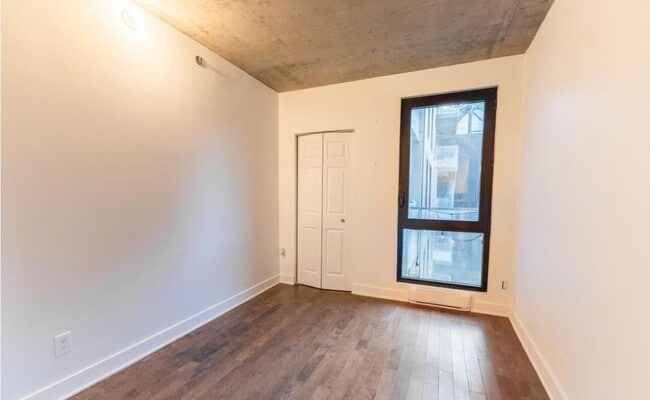 Building Photo - 1414 Rue Chomedey