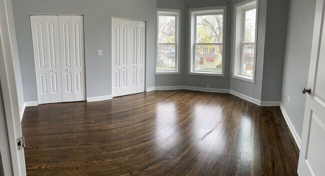 Foto del edificio - 728 N Pine Ave