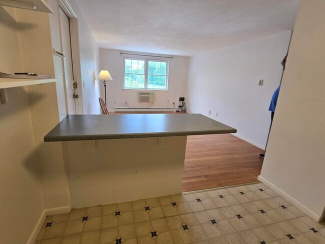 Building Photo - 5 Colonial Village Dr