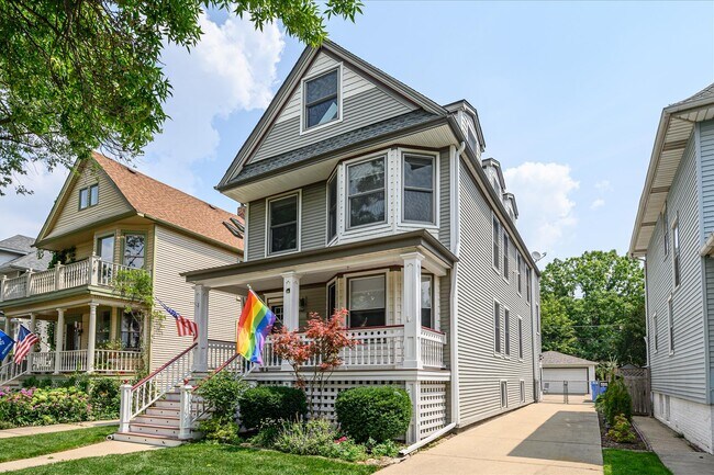 Building Photo - 3913 N Kenneth Ave