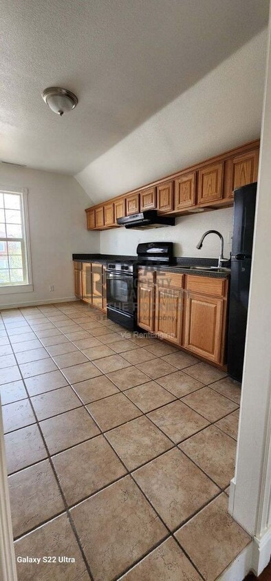 Primary Photo - 2011 Evans Ave