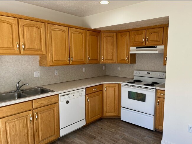 Building Photo - 305 W 200 N