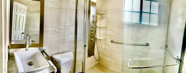Foto del edificio - 4 br, 3 bath House - 458 W Woodruff Ave