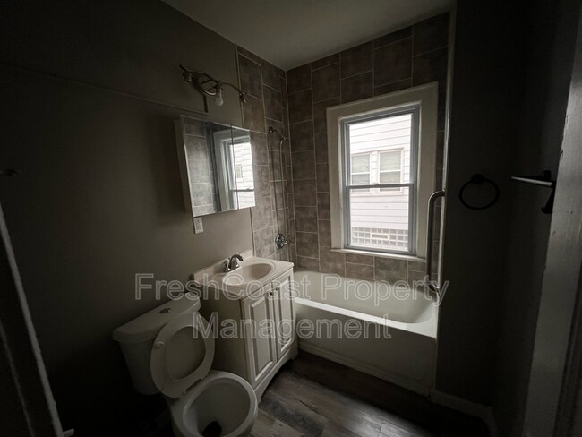 Foto del edificio - 3402 E 145th St