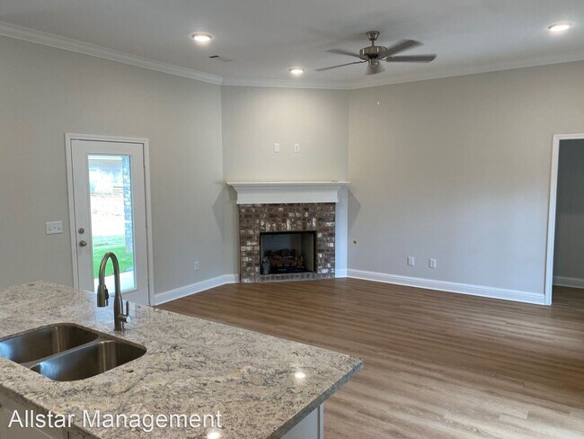 Building Photo - 4 br, 2 bath House - 568 Silver Hill Drive