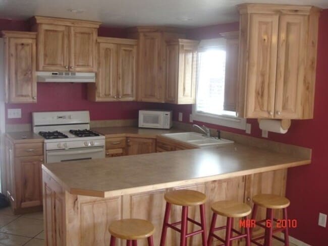 Building Photo - 321 N Ponderosa Dr