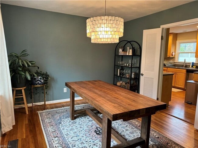 Building Photo - Kings Grant Community