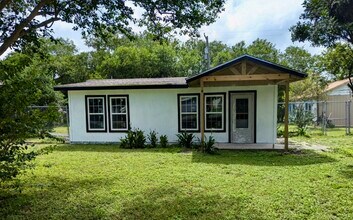 Building Photo - 2725 Deer St