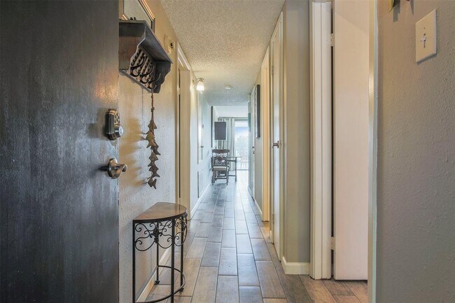 Building Photo - 12500 Melville Dr