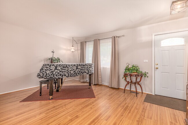 Foto del edificio - 1133 Bramble Ave