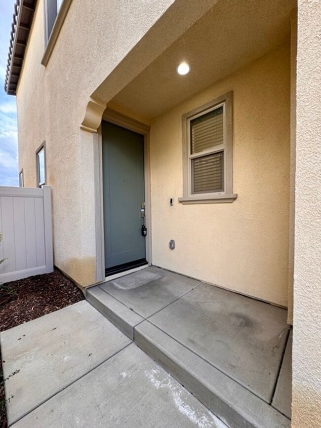 Building Photo - SOLAR INCLUDED! Stunning 3 Bedroom Home in...