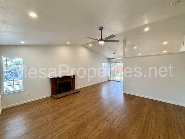 Building Photo - 194 S Loretta St