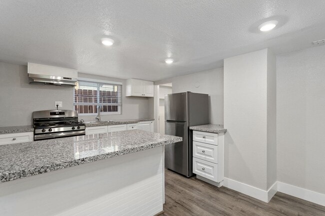 Building Photo - 2 br, 1 bath House - 4202 51st Street, Lower