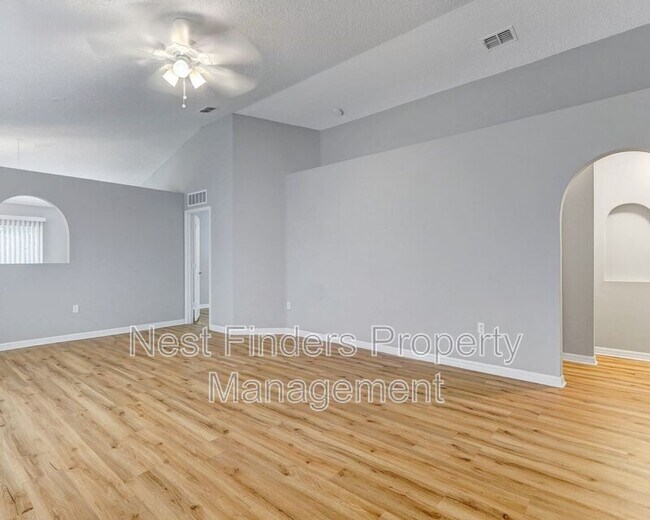 Foto del edificio - 6604 Gentle Oaks Dr S