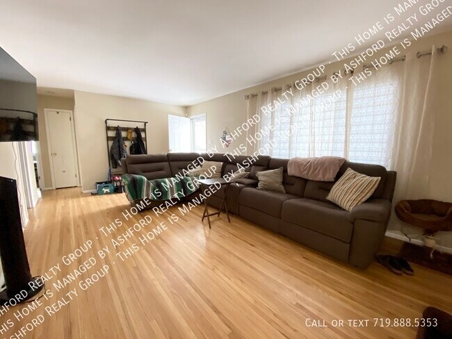 Foto del edificio - 1413 Bates Drive